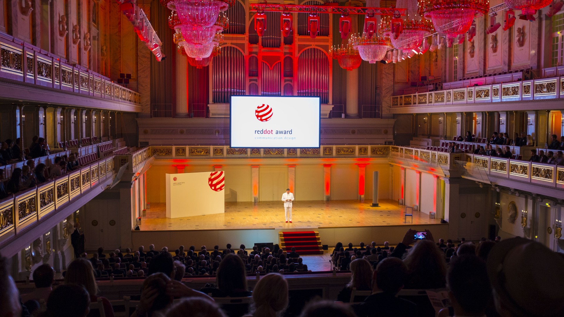 Red Dot Award: Communication Design 2015 | HMI Project